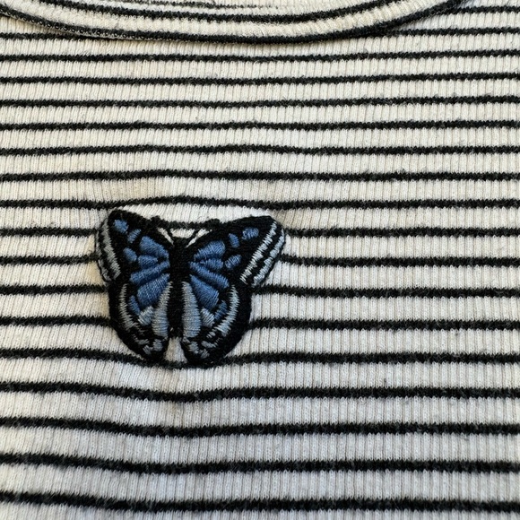 Hollister teen short sleeve stripped shirt w embroidered butterfly detail SMALL - Picture 2 of 8
